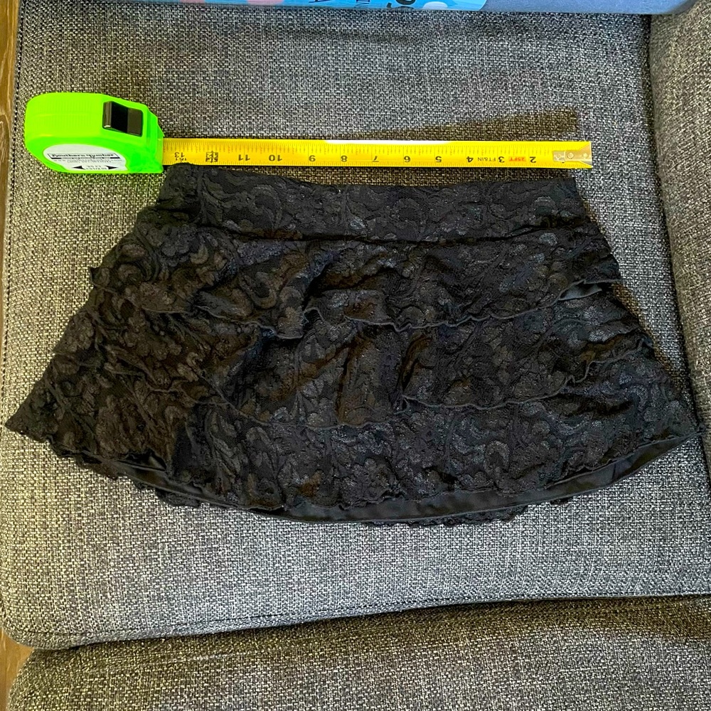 Black short ruffled mini skirt with elastic waist (small)